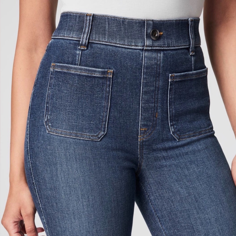 NWT Spanx Patch Pocket Pull-On Flare Jeans in Color Authentic Blue Size 1X - Picture 3 of 4